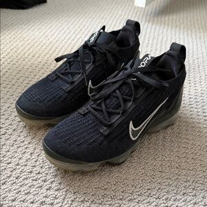 Nike Air VaporMax Flyknit 2021 Black
Speckled Women's Size 7.5 DC4112-002